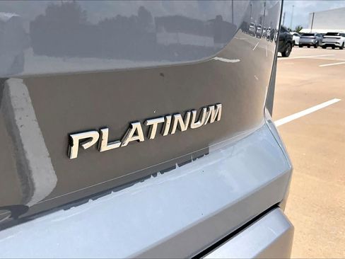 Used 2022 Nissan Pathfinder Platinum w/ Cargo Package FWD image 10