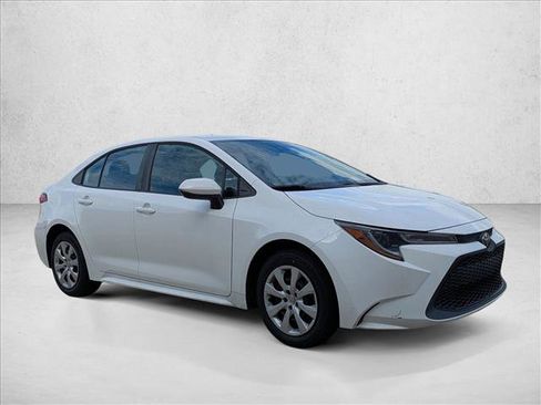 Used 2021 Toyota Corolla LE image 3