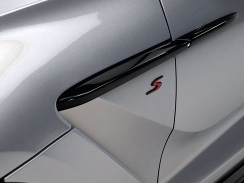 Used 2026 Aston Martin DBX S image 31