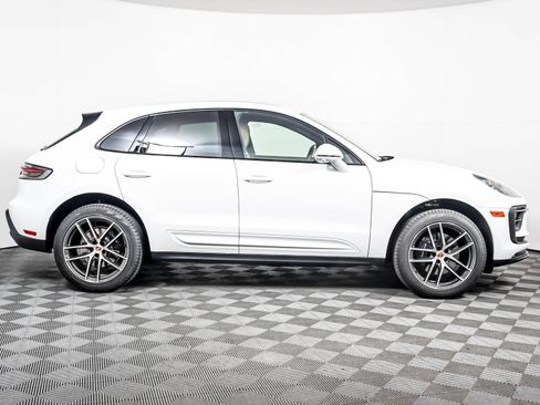 Certified 2026 Porsche Macan AWD/4WD image 9
