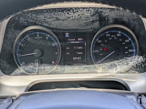 Used 2018 Toyota RAV4 XLE AWD/4WD image 29