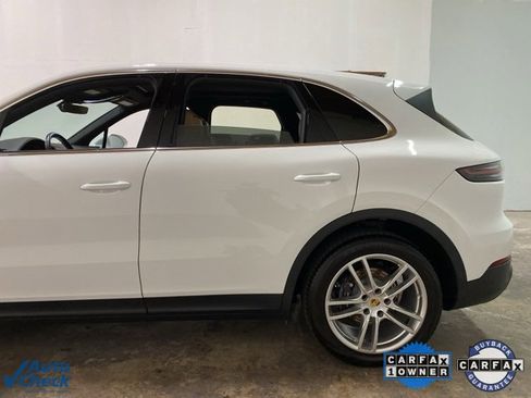 Used 2022 Porsche Cayenne w/ Premium Package image 88