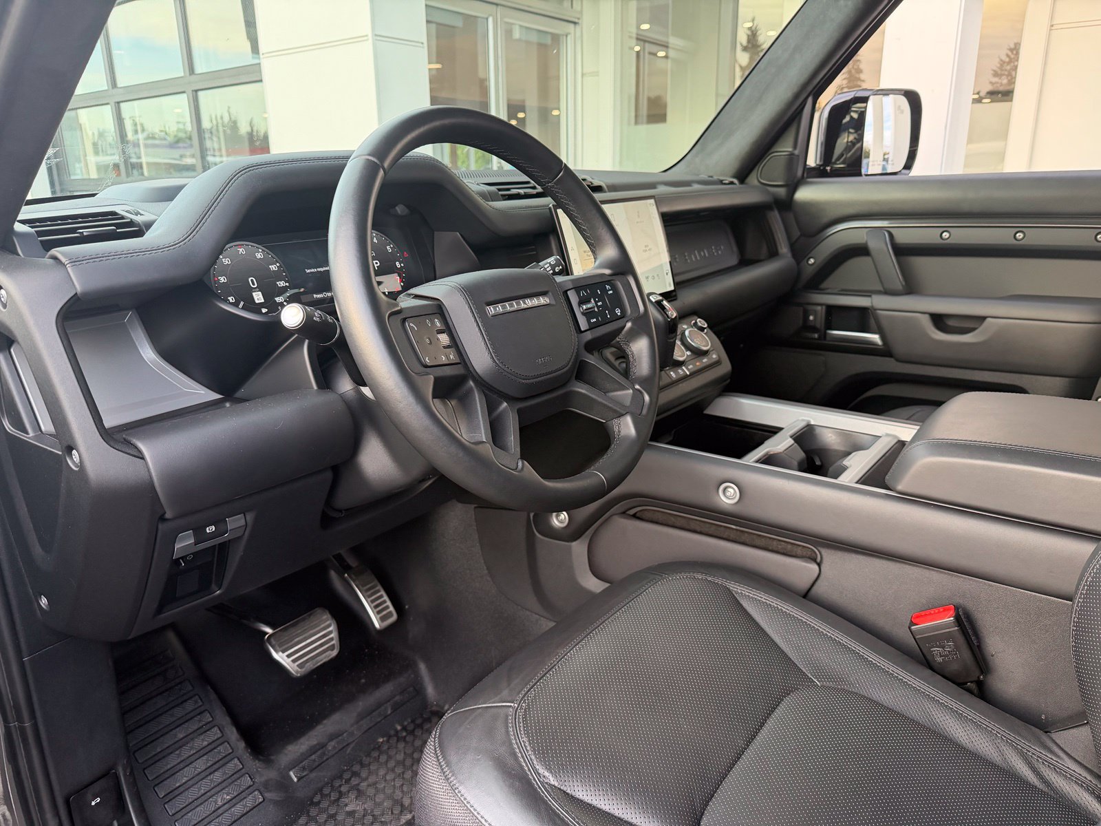 Used 2025 Land Rover Defender 110 V8 AWD/4WD image 14