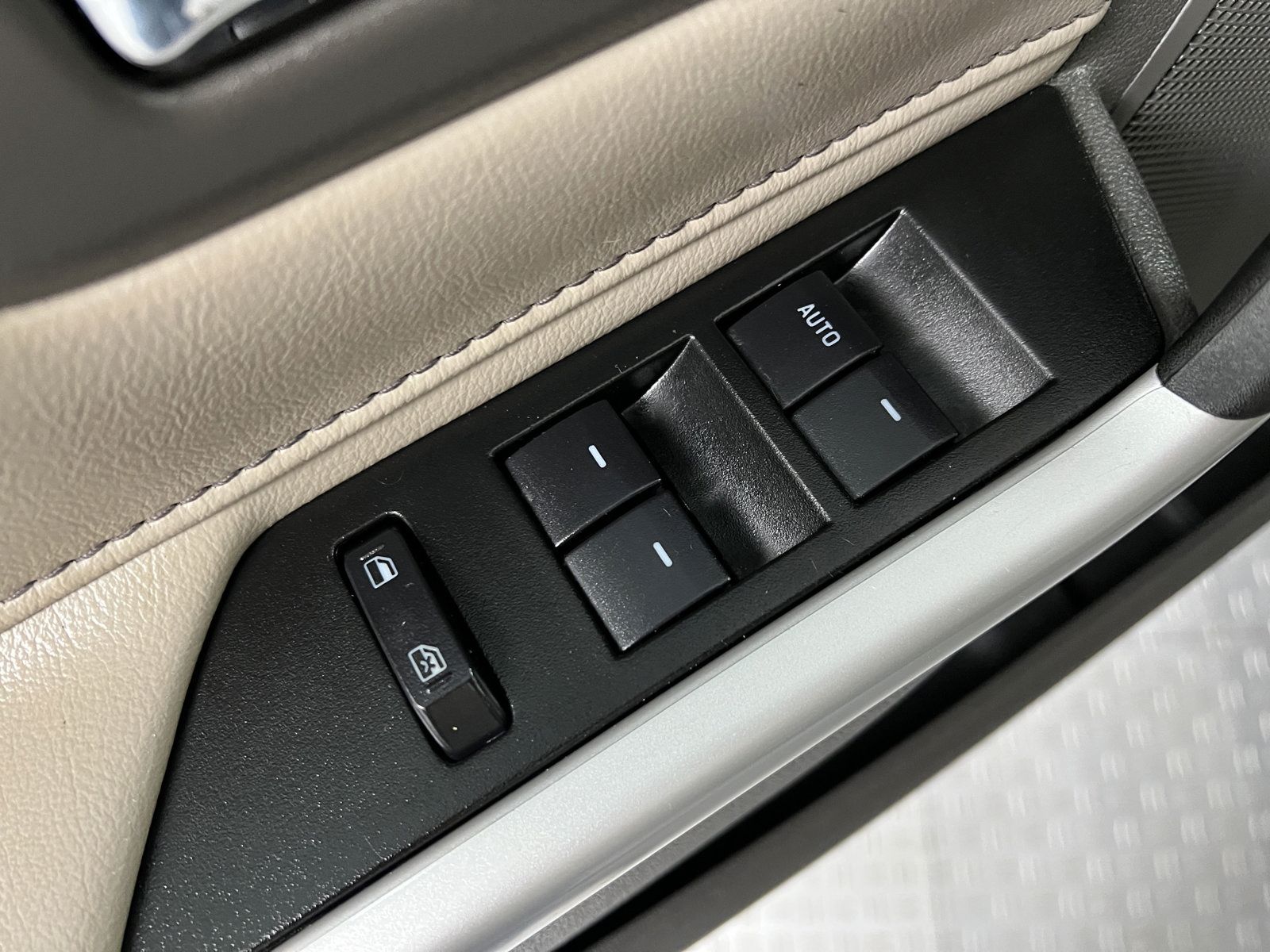 Used 2014 Ford Edge SEL w/ Equipment Group 205A AWD/4WD image 16