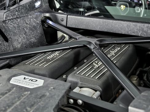 Used 2016 Lamborghini Huracan LP 610-4 AWD/4WD image 13