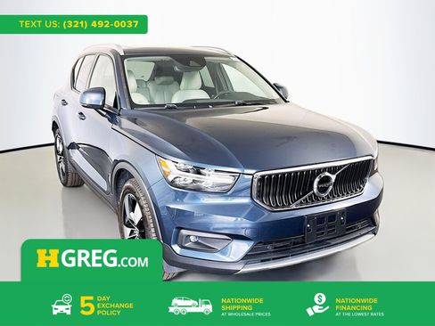 Used 2021 Volvo XC40 T5 Momentum w/ Premium Package image 1