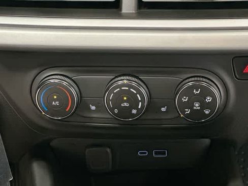 Used 2025 Chevrolet Trax RS FWD image 13