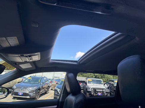 Used 2019 Toyota Highlander XLE AWD/4WD image 35