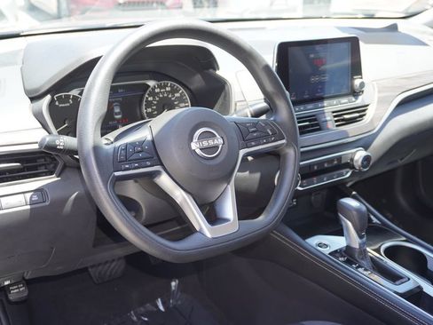 Used 2023 Nissan Altima 2.5 SV FWD image 14