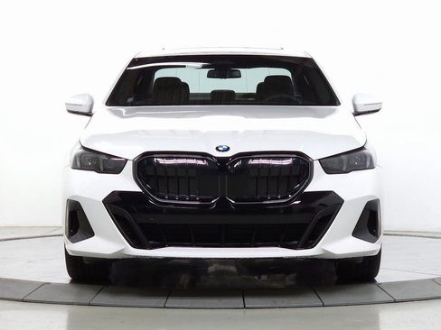 New 2026 BMW 530i xDrive w/ M Sport Package image 2