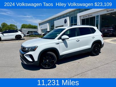 Used 2024 Volkswagen Taos SE w/ Black Wheel Package