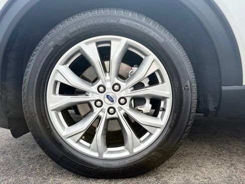 Used 2023 Ford Explorer XLT w/ Equipment Group 202A AWD/4WD image 3