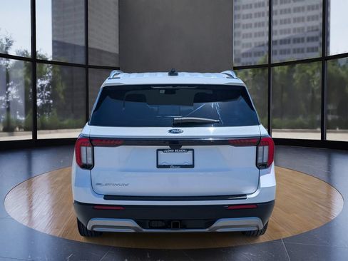 Certified 2025 Ford Explorer Platinum RWD image 4