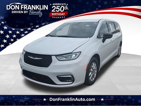 Used 2024 Chrysler Pacifica Touring-L FWD image 1