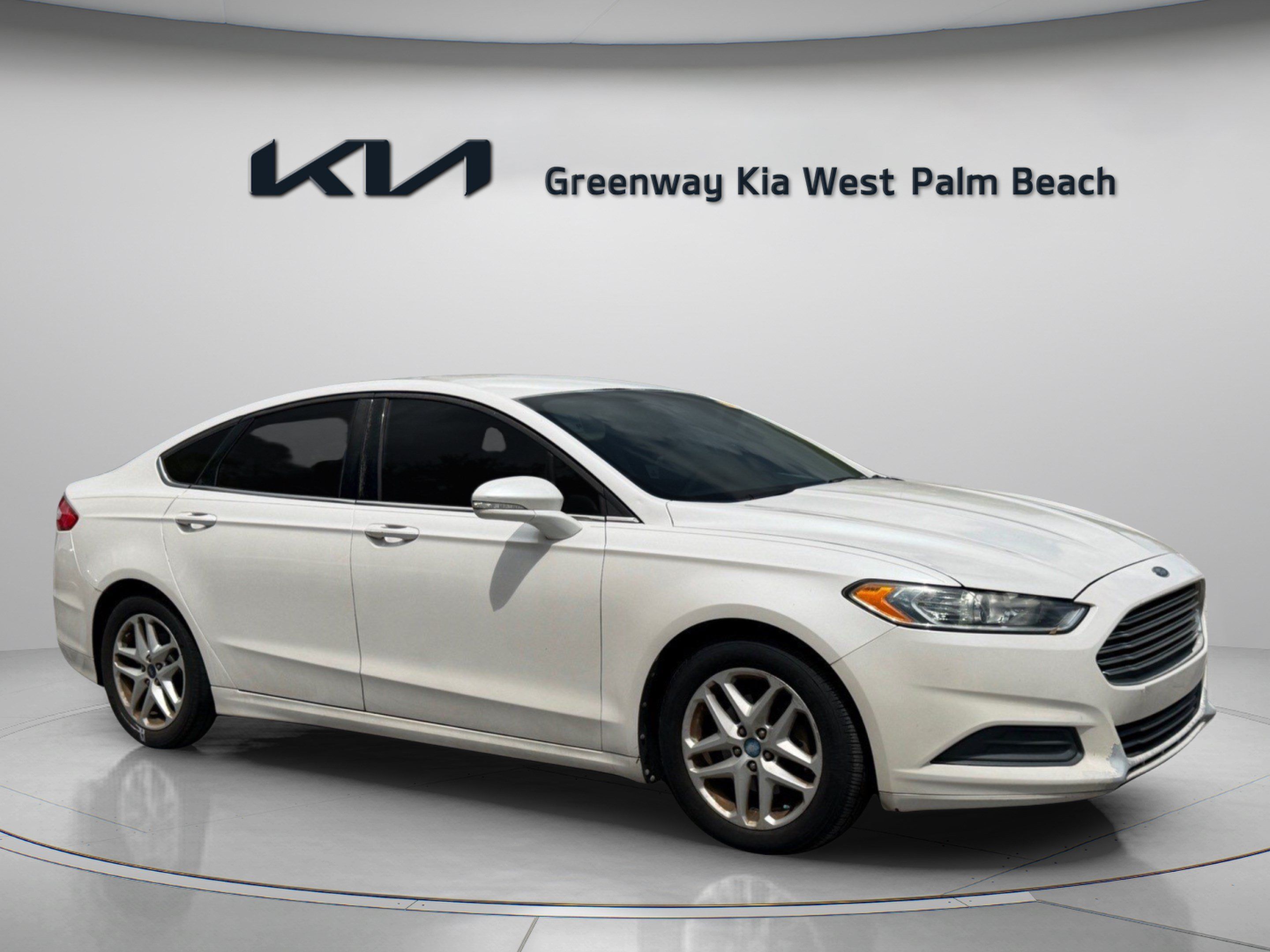 Used 2013 Ford Fusion SE FWD image 1