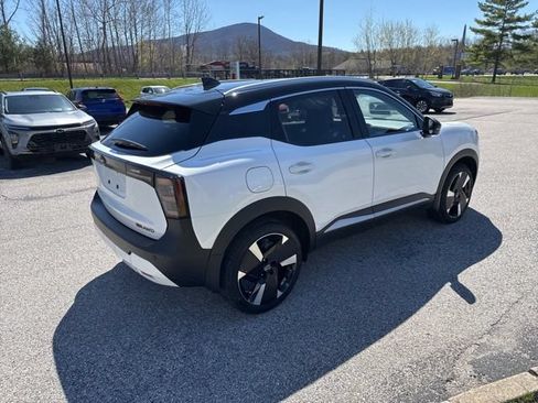 New 2026 Nissan Kicks SR w/ SR Premium Package AWD/4WD image 23