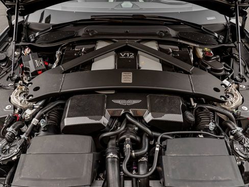 Used 2025 Aston Martin Vanquish image 26