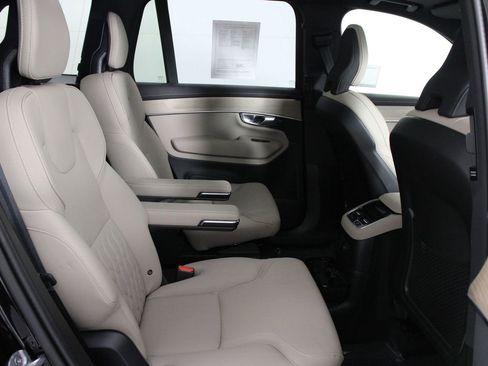 Certified 2025 Volvo XC90 T8 Plus AWD/4WD image 30