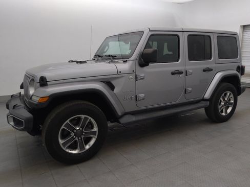 Used 2018 Jeep Wrangler Unlimited Sahara AWD/4WD image 2