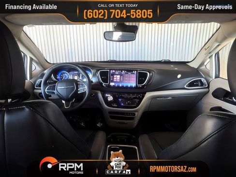 Used 2023 Chrysler Pacifica Touring-L FWD image 8