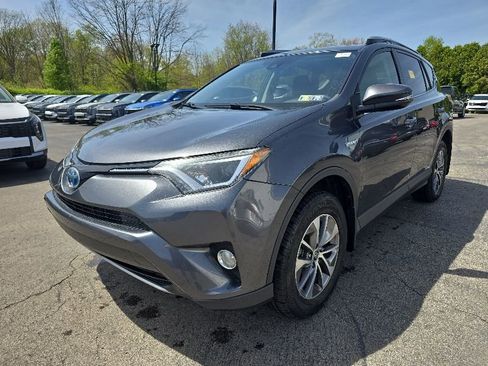 Used 2017 Toyota RAV4 XLE w/ Carpet Mat Package AWD/4WD image 3