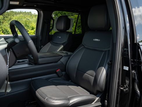 New 2026 Ford Expedition Platinum w/ Stealth Performance Package AWD/4WD image 25