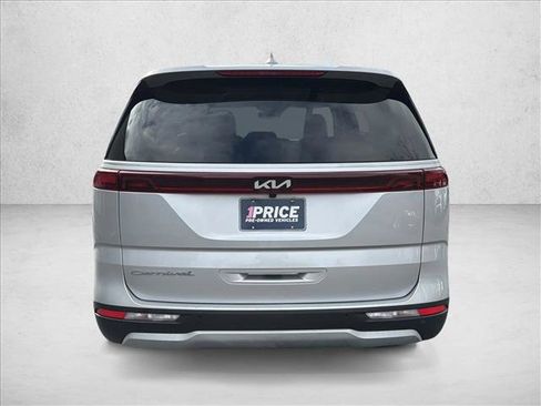 Used 2022 Kia Carnival LX image 6