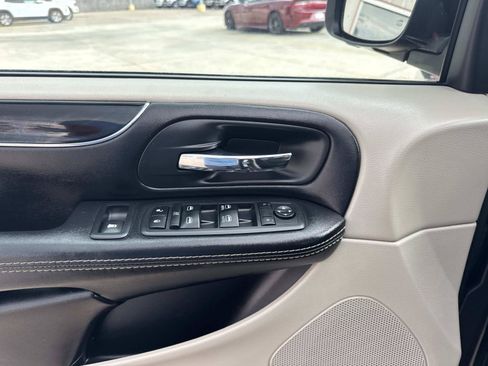 Used 2019 Dodge Grand Caravan SXT FWD image 21