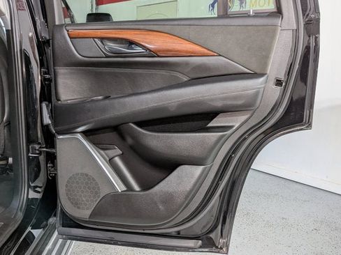 Used 2016 Cadillac Escalade Luxury image 25