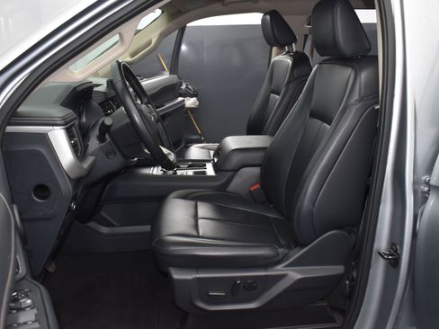 Used 2024 Ford Expedition XLT image 23