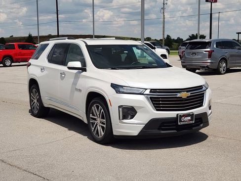 Used 2023 Chevrolet Traverse High Country AWD/4WD image 3