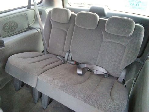 Used 2007 Chrysler Town & Country LX w/ Popular Equipment Group II image 8