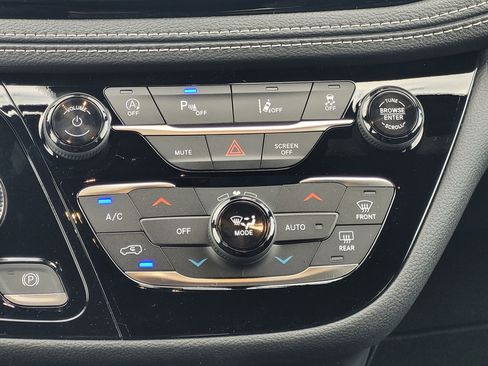 New 2026 Chrysler Pacifica Select image 17