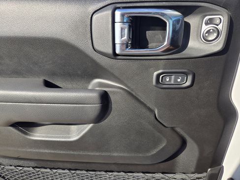 New 2025 Jeep Gladiator Sport AWD/4WD image 17