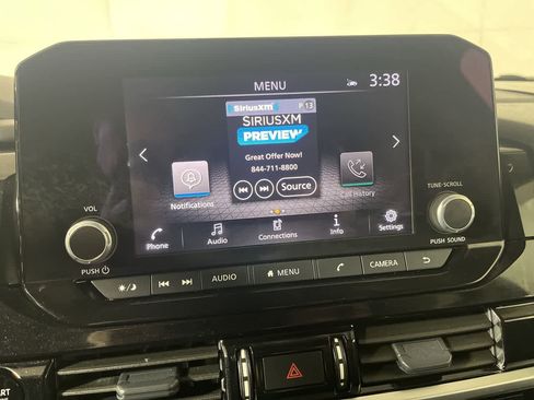 Used 2025 Nissan Pathfinder SV image 17