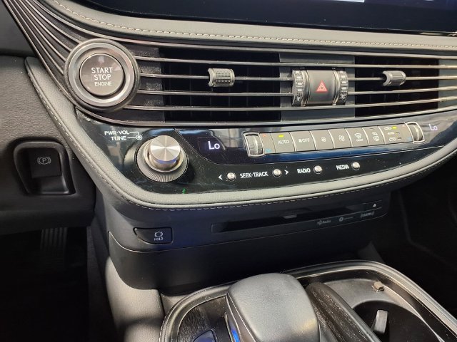 Used 2021 Lexus LS 500 w/ Accessory Package (Z2) RWD image 13