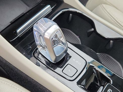 Certified 2023 Volvo XC40 B5 Plus w/ Protection Package Premier image 14