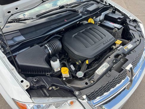 Used 2019 Dodge Grand Caravan SXT FWD image 26