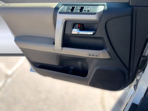 Used 2015 Toyota 4Runner Limited image 20