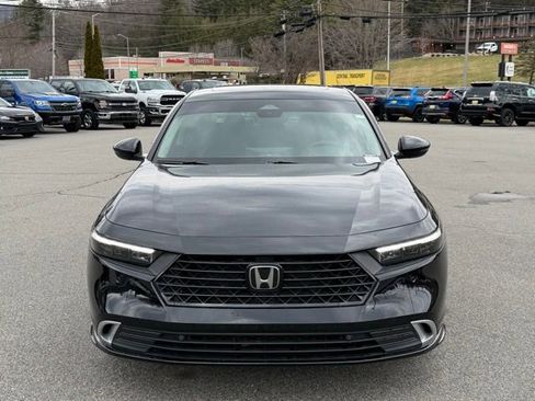 Used 2024 Honda Accord Touring image 2