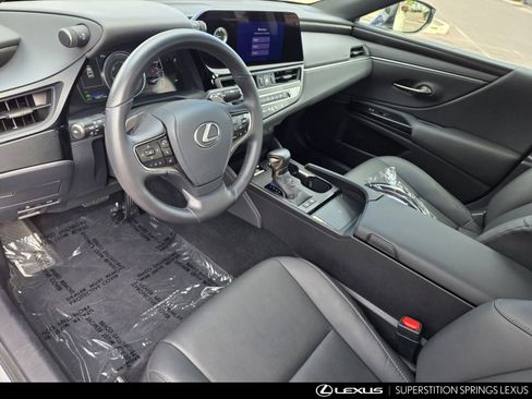Used 2025 Lexus ES 300h w/ Premium Package FWD image 13