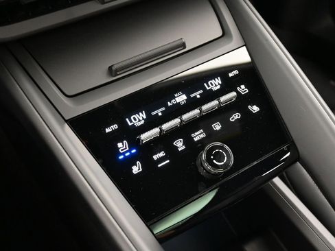 Certified 2025 Porsche Macan 4 Electric AWD/4WD image 21