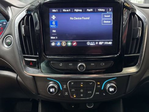 Used 2023 Chevrolet Traverse LT FWD image 8