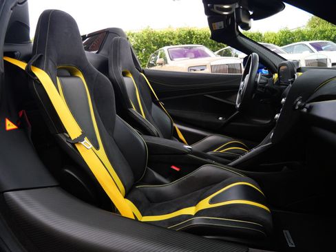 Used 2022 McLaren 720S Luxury RWD image 11