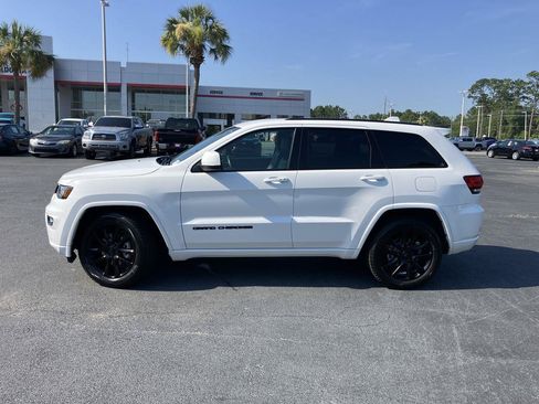 Used 2019 Jeep Grand Cherokee Altitude RWD image 2