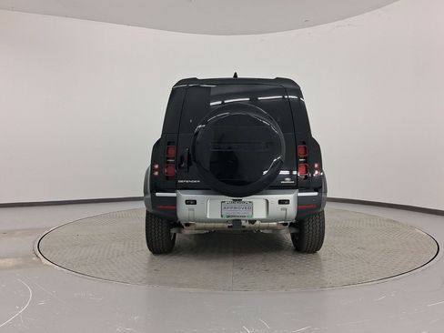 Used 2025 Land Rover Defender 90 S image 10