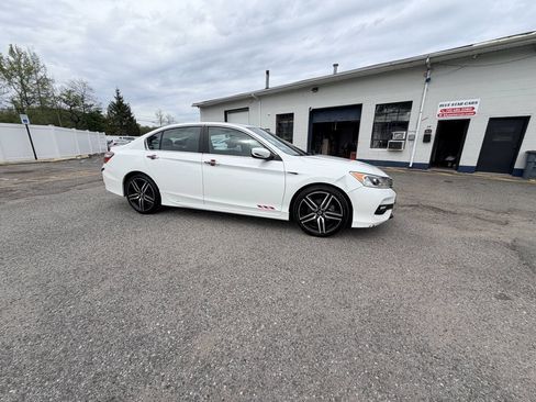 Used 2017 Honda Accord Sport image 7