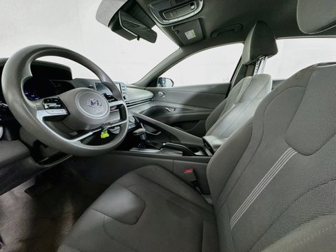 Used 2021 Hyundai Elantra SE FWD image 19