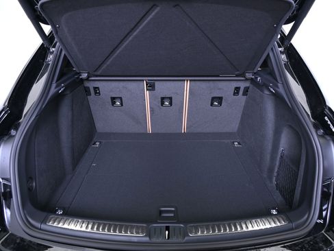 Used 2025 Porsche Macan image 19