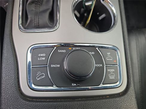 Used 2018 Jeep Grand Cherokee Overland AWD/4WD image 23
